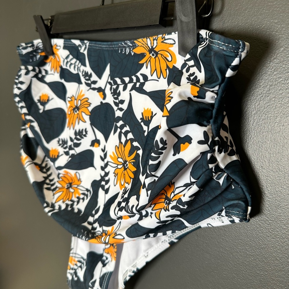 Two Piece Tummy Control Yellow Ruffle‎ Bikini Set | Large | NWT - Picture 8 of 13